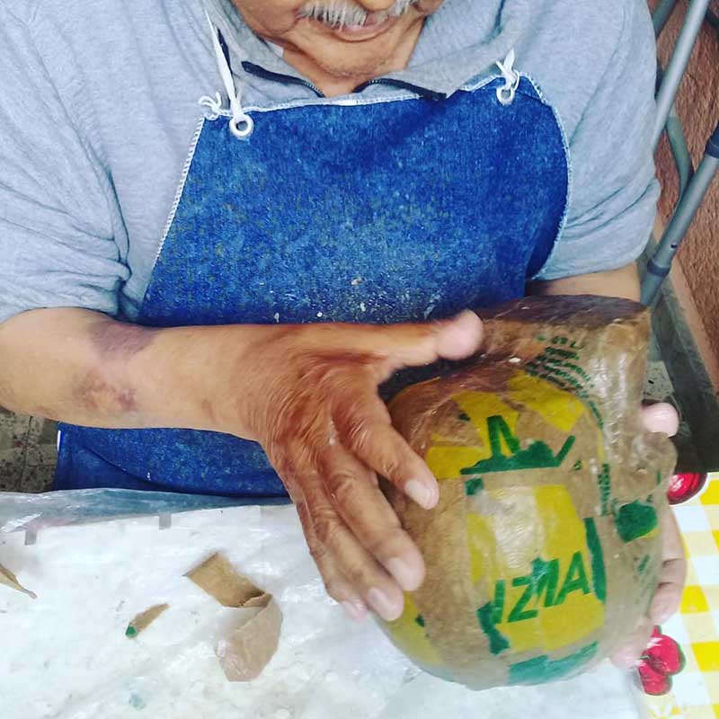 Les 7 Étapes de Fabrication d'une Tête de Mort Mexicaine